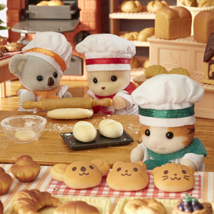 Sylvanian Families | Baby Trio Set - Baker Doll Figure