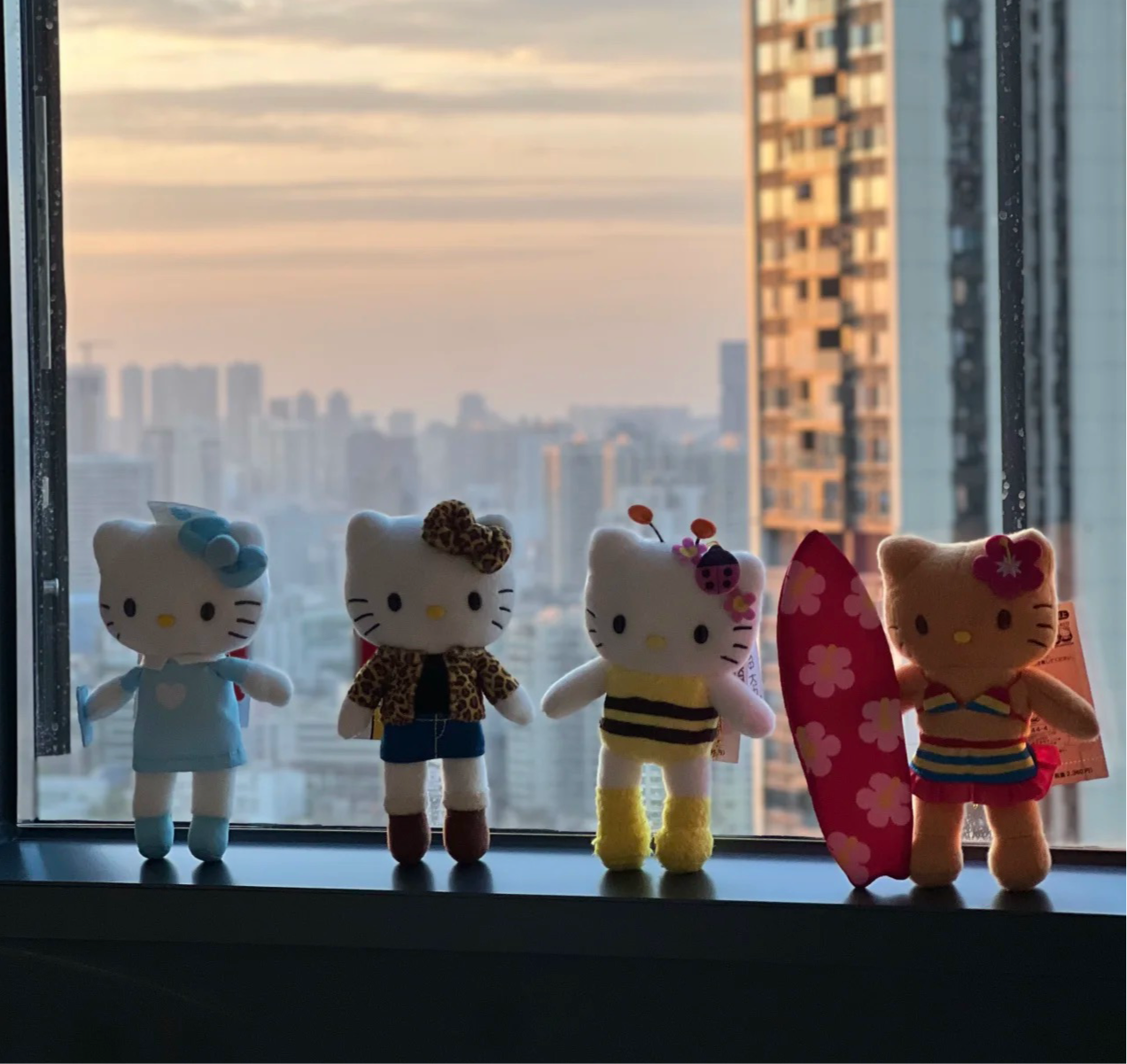 Sanrio | Hello Kitty 50th Anniversary | Hello Kitty Museum Exhibition Limited Mascot Holder