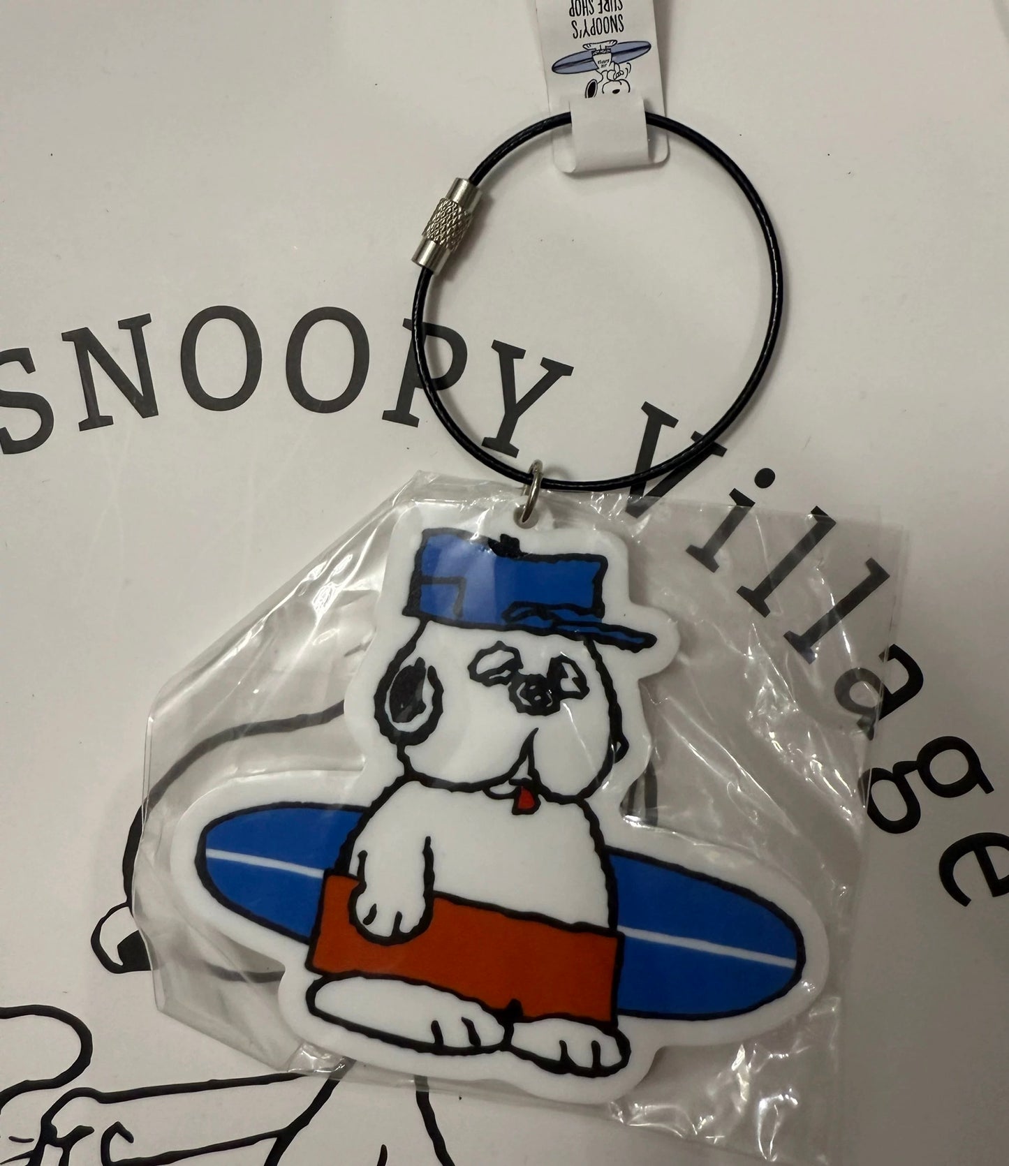 PEANUTS | SNOOPY'S SURF SHOP | Surf SSS Keychain - Snoopy Lying On Paddle