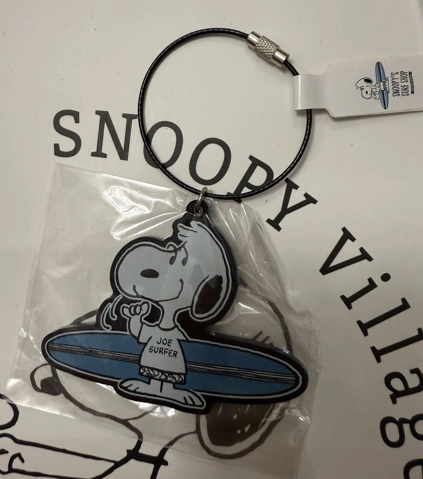 PEANUTS | SNOOPY'S SURF SHOP | Surf SSS Keychain - Snoopy Lying On Paddle