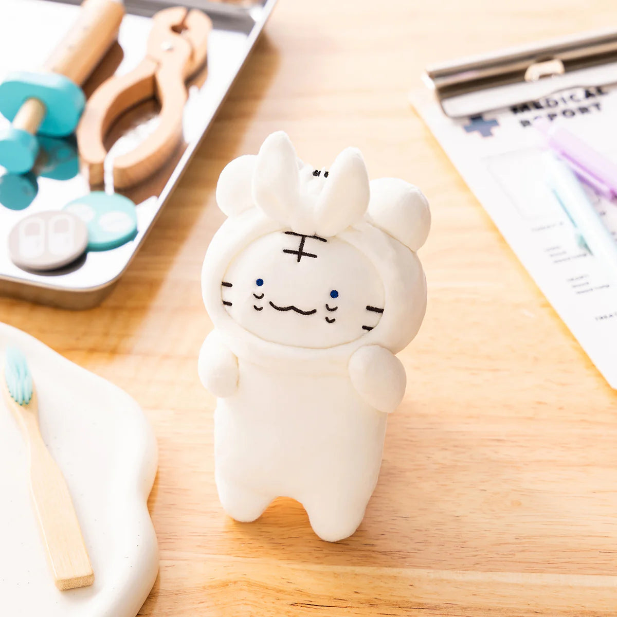 White Tiger and Black Tiger Dr Rabbit Nandemo Hospital Mascot-  The White Tiger With Tooth Decay