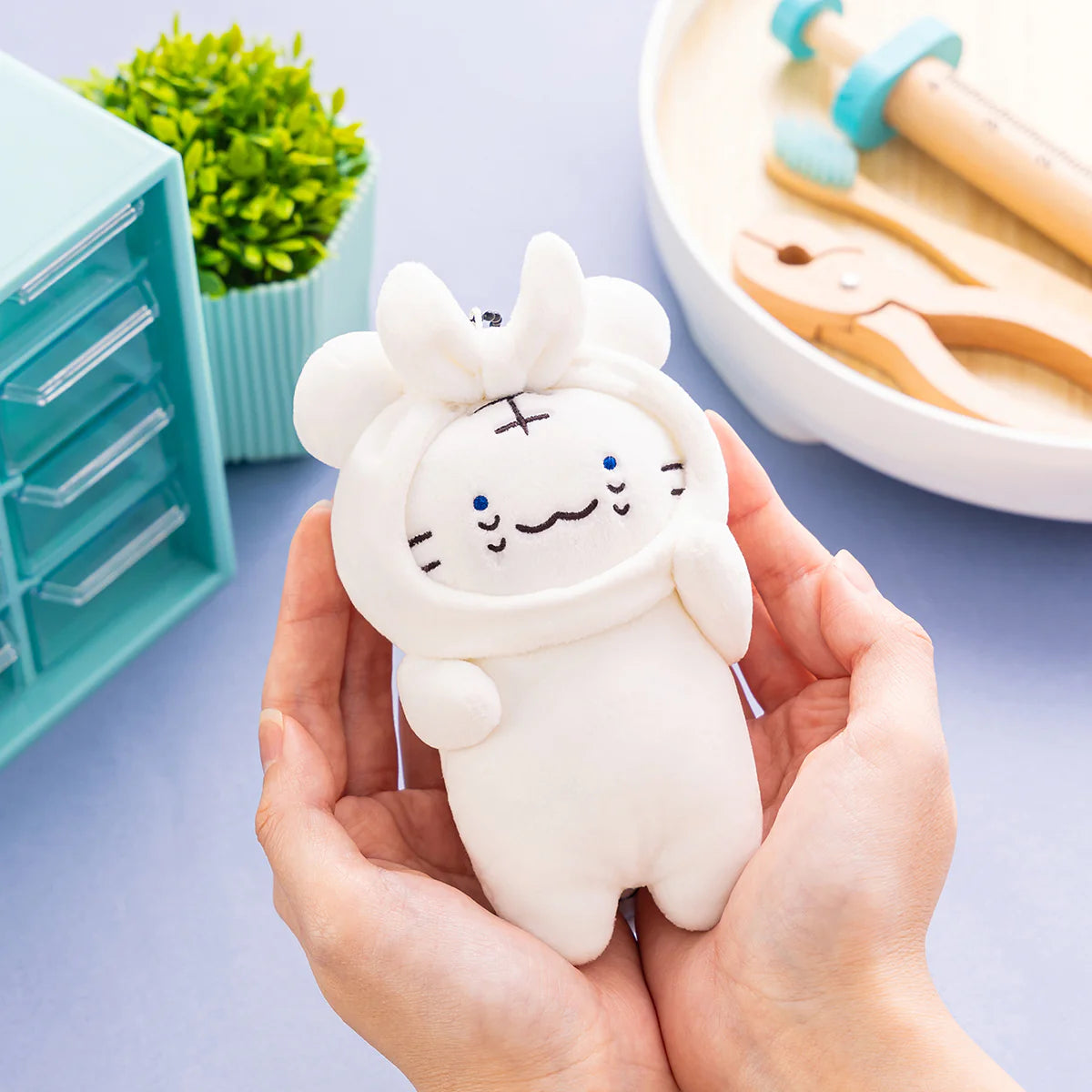 White Tiger and Black Tiger Dr Rabbit Nandemo Hospital Mascot-  The White Tiger With Tooth Decay