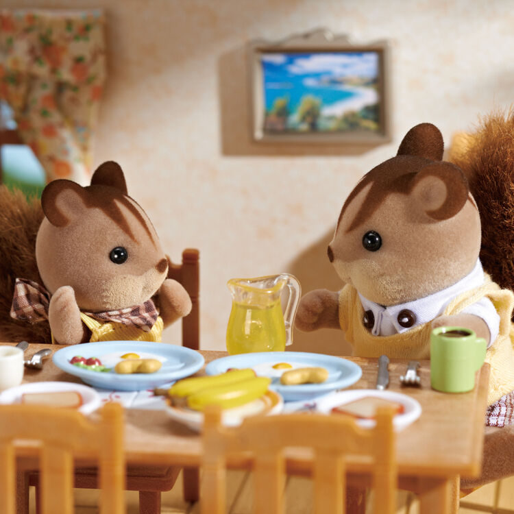 Sylvanian Families | Family Set - Walnut Squirrel Family Doll Figures