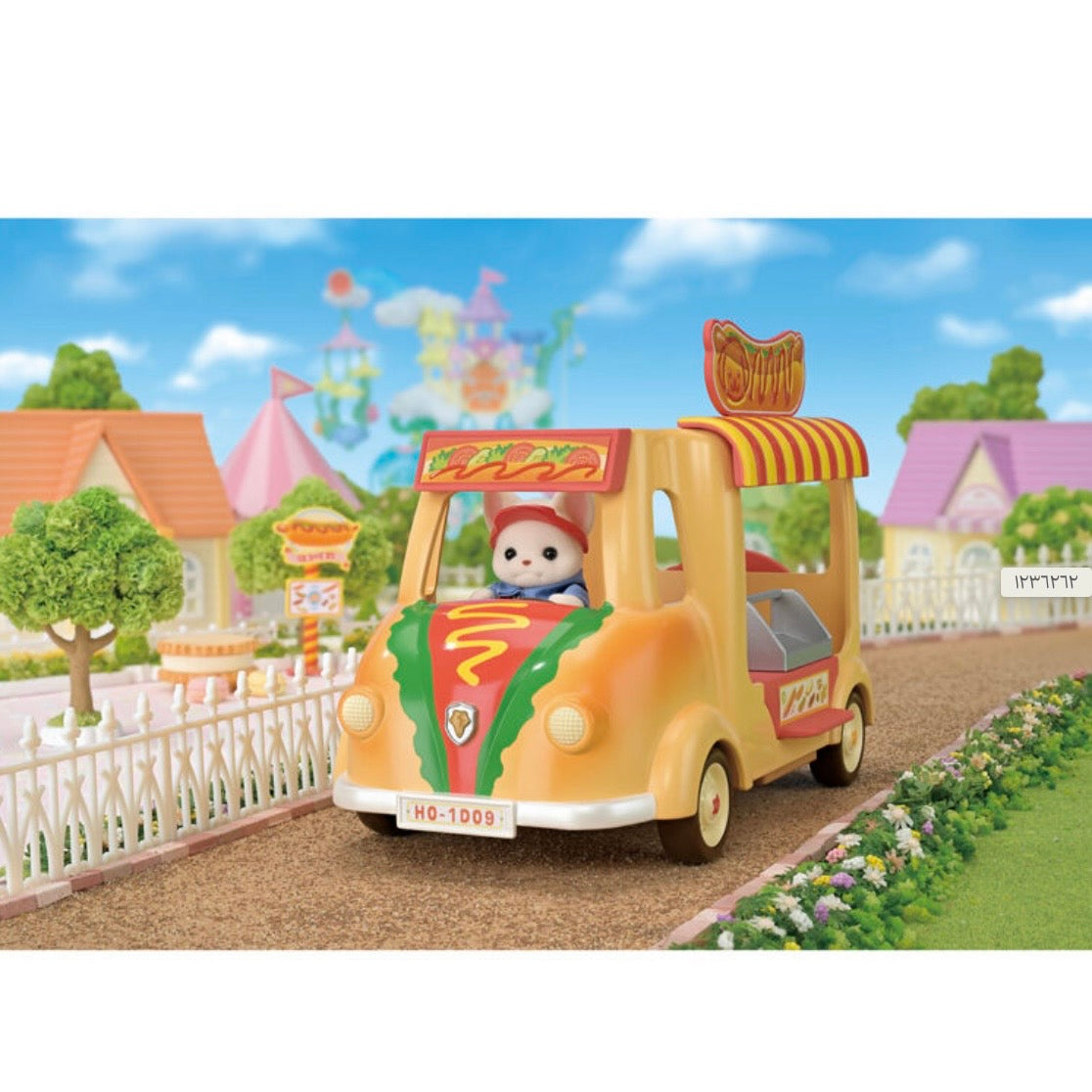 Sylvanian Families | Furniture and Doll Set -  It’s Freshly Made! Hotdog Wagon